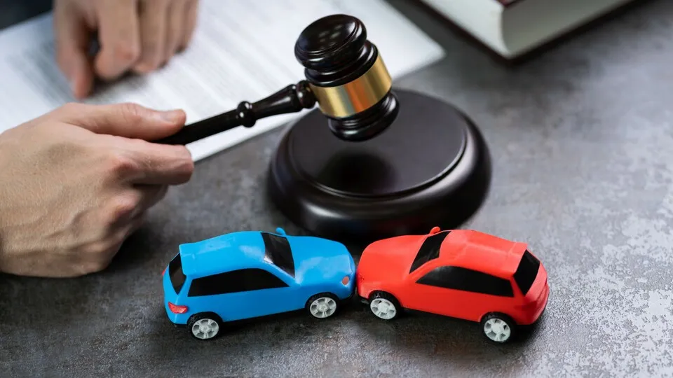 Vor Fahrtantritt sollte man Auto und Umgebung prüfen